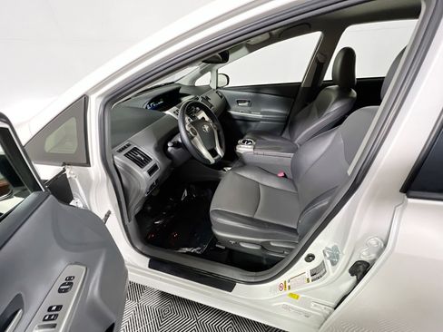 Used 2013 Toyota Prius V Five image 15