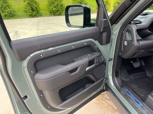 New 2026 Land Rover Defender 110 AWD/4WD image 11