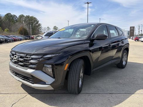 Certified 2025 Hyundai Tucson SE image 5