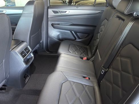 New 2026 Volkswagen Atlas Cross Sport SE FWD image 29