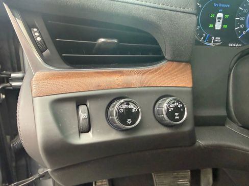 Used 2019 Cadillac Escalade Luxury image 17