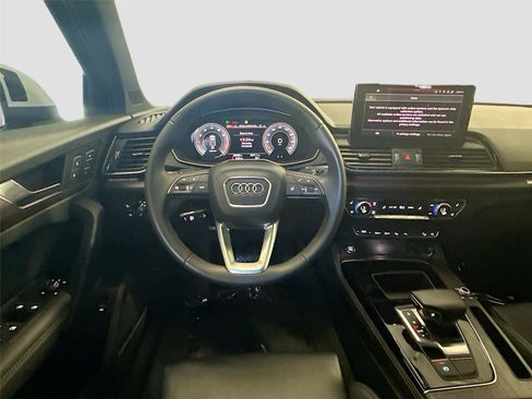 Used 2023 Audi Q5 2.0T Prestige w/ Prestige Package AWD/4WD image 11