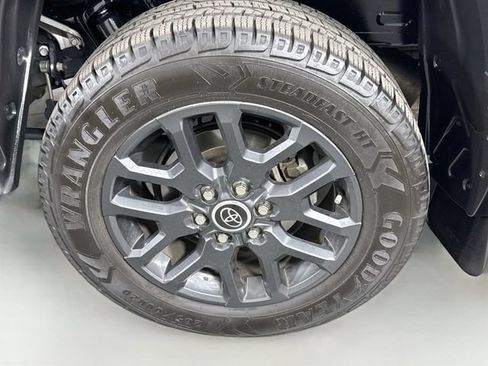 Used 2023 Toyota Tundra Limited AWD/4WD image 30
