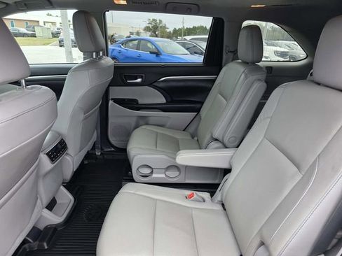 Used 2019 Toyota Highlander Limited Platinum image 7