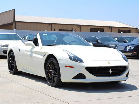 Used 2017 Ferrari California T image 18