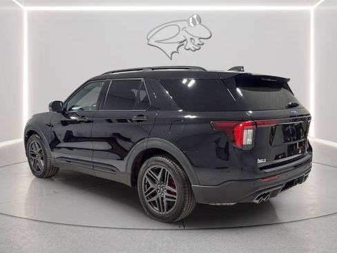 Certified 2025 Ford Explorer ST AWD/4WD image 3