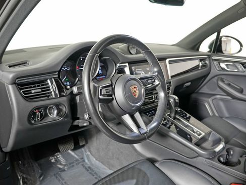 Certified 2023 Porsche Macan AWD/4WD image 4