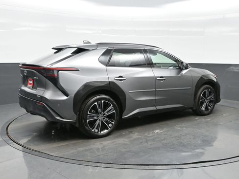 Used 2024 Toyota bZ4X Limited image 6