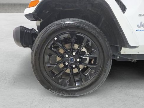 Used 2024 Jeep Wrangler Unlimited Sahara AWD/4WD image 23