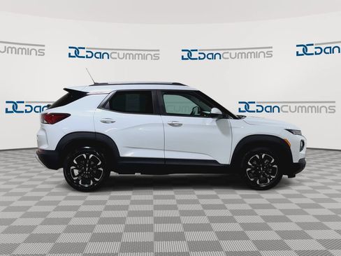 Used 2021 Chevrolet TrailBlazer LT FWD image 2