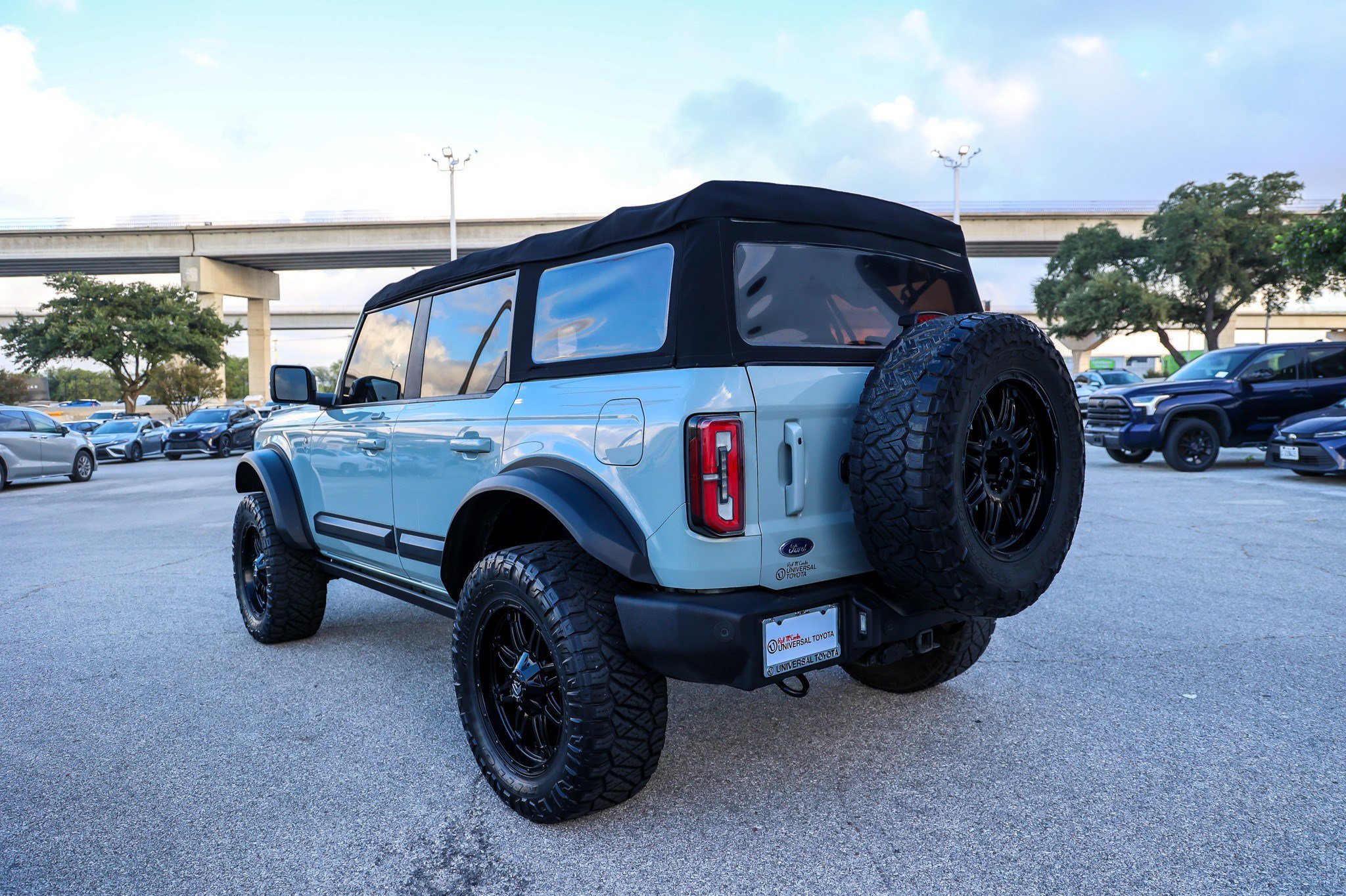 Used 2022 Ford Bronco Outer Banks AWD/4WD image 9