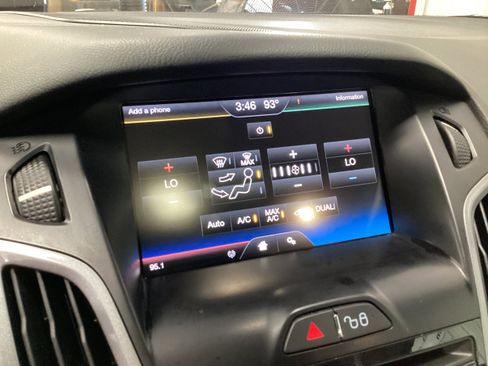 Used 2012 Ford Focus Titanium FWD image 23
