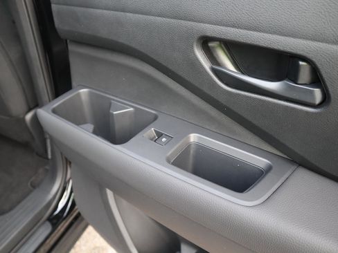 Used 2025 Nissan Pathfinder S image 41