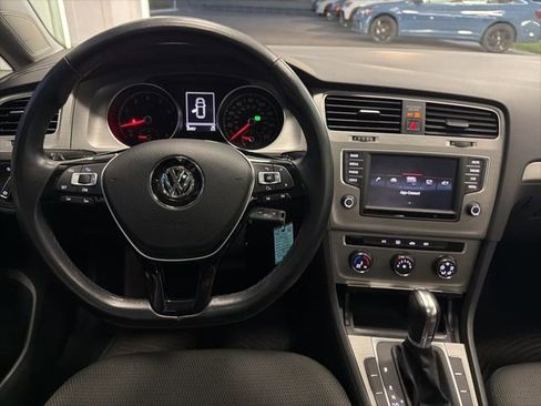 Used 2016 Volkswagen Golf S image 23