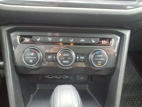 Used 2018 Volkswagen Tiguan SEL AWD/4WD image 21
