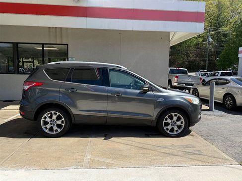 Used 2015 Ford Escape Titanium image 2
