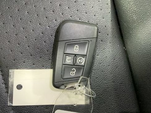 Used 2022 Volkswagen Tiguan SE R-Line FWD image 27