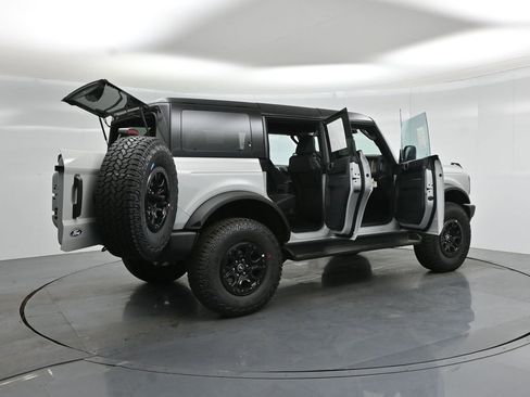 New 2026 Ford Bronco Outer Banks w/ Sasquatch Package AWD/4WD image 5
