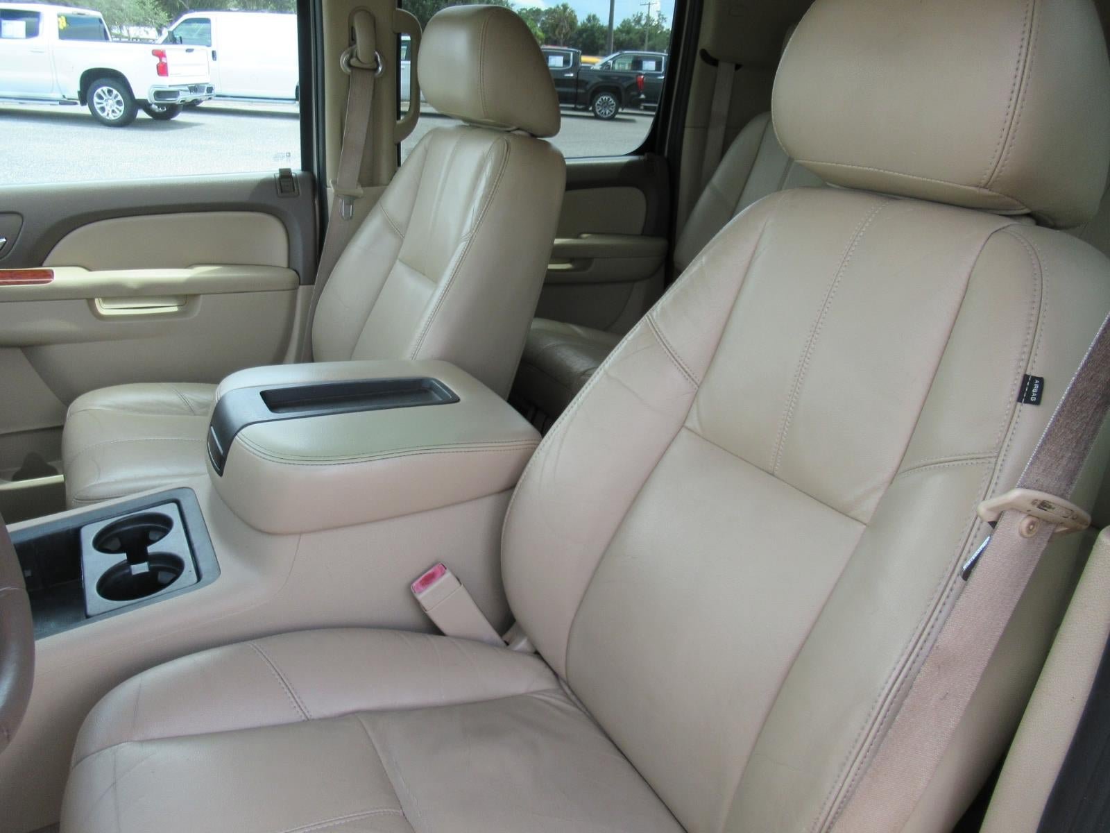 Used 2011 Chevrolet Suburban LT RWD image 19