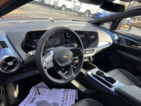 New 2026 Chevrolet Equinox EV LT AWD/4WD image 17