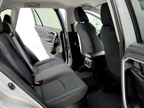 Used 2021 Toyota RAV4 LE w/ Carpet Mat Package (TMS) AWD/4WD image 18