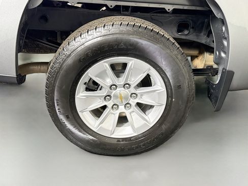 Used 2025 Chevrolet Silverado 1500 LT RWD image 32