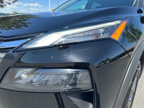 Used 2025 Nissan Rogue SV AWD/4WD image 9