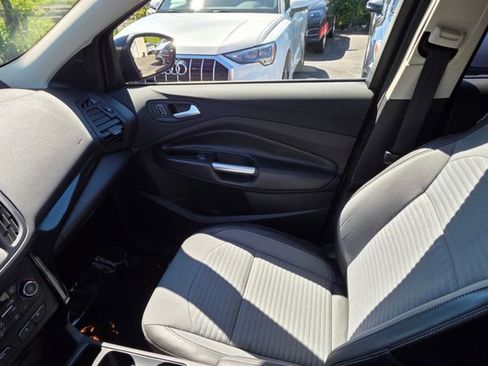 Used 2017 Ford Escape SE w/ Equipment Group 201A AWD/4WD image 10