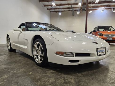 Used 2004 Chevrolet Corvette Coupe w/ Roof Package RWD image 10
