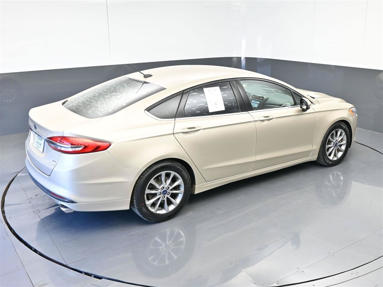 Used 2017 Ford Fusion SE w/ Fusion SE Technology Package FWD image 25
