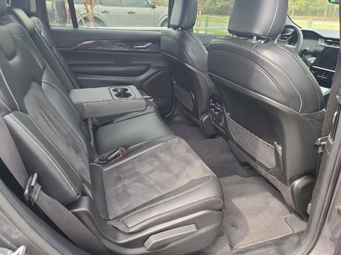 Used 2023 Jeep Grand Cherokee L Laredo image 35