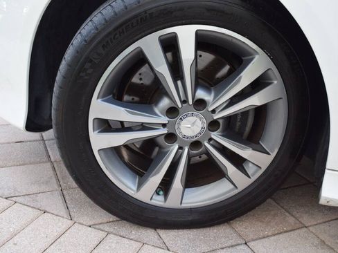 Used 2015 Mercedes-Benz E 250 BlueTEC Sedan image 84