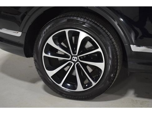 Certified 2024 Bentley Bentayga AWD/4WD image 6