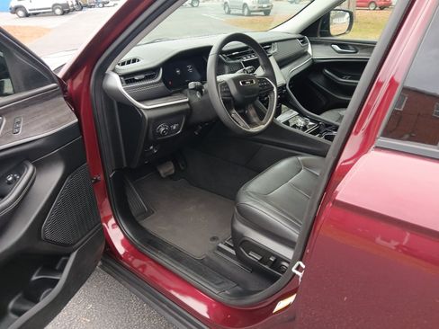 Certified 2023 Jeep Grand Cherokee Limited image 8