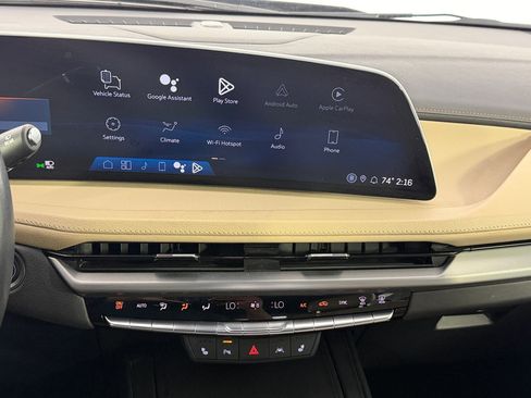 Used 2024 Cadillac XT4 Luxury w/ Cold Weather Package image 21