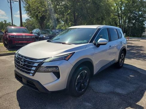 Used 2024 Nissan Rogue SV AWD/4WD image 4