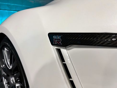 Used 2017 Nissan GT-R Premium image 11