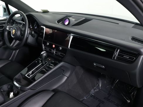 Certified 2026 Porsche Macan AWD/4WD image 24