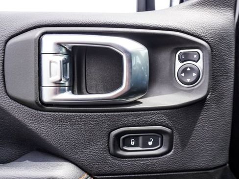 Used 2022 Jeep Gladiator Mojave w/ LED Lighting Group AWD/4WD image 18
