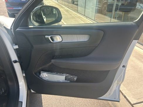 Certified 2025 Volvo XC40 B5 Plus AWD/4WD image 14