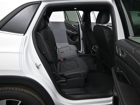 New 2026 Volkswagen Atlas Cross Sport SE AWD/4WD image 13