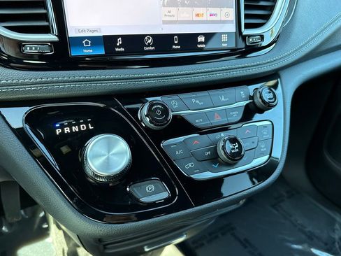 New 2026 Chrysler Pacifica Select image 28