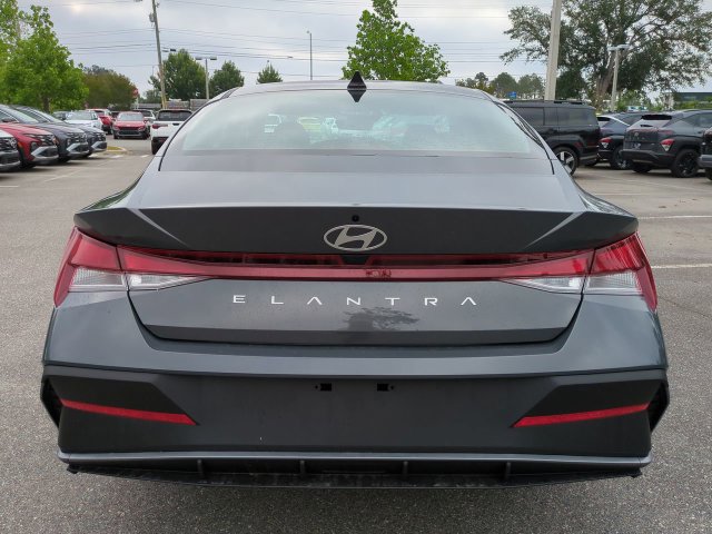 Used 2026 Hyundai Elantra SE FWD image 6