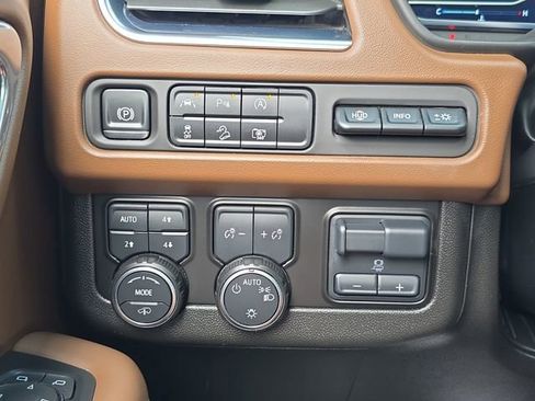 Used 2024 Chevrolet Tahoe High Country AWD/4WD image 29