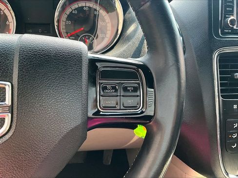 Used 2017 Dodge Grand Caravan SXT FWD image 15