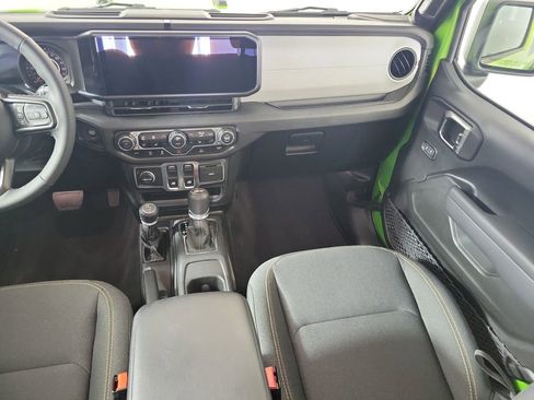 Used 2025 Jeep Wrangler Sport image 17