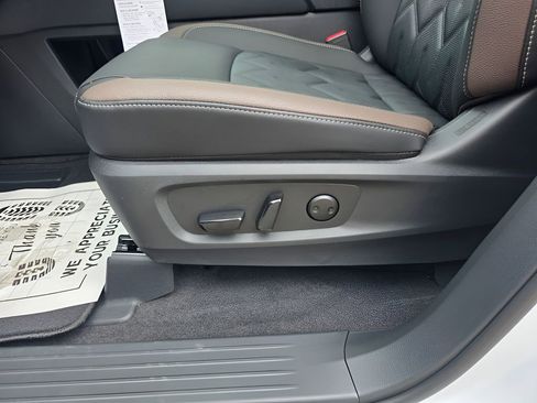 New 2026 Nissan Pathfinder Platinum AWD/4WD image 21