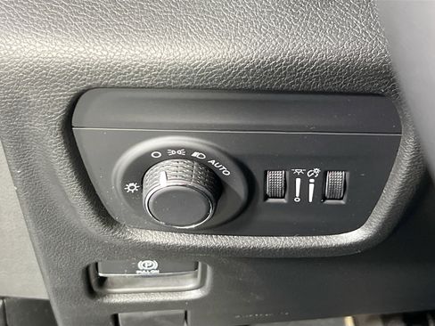 Used 2023 Jeep Grand Cherokee Altitude image 10