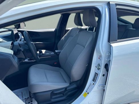Used 2025 Toyota Prius LE FWD image 21