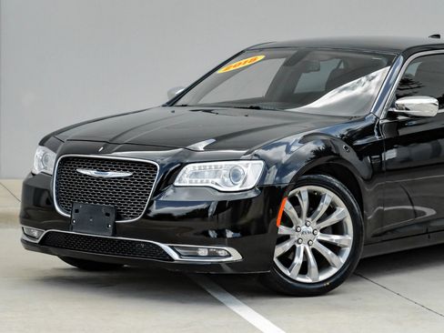 Used 2018 Chrysler 300 Limited RWD image 13
